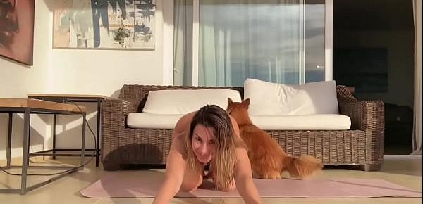  Naked Yoga with Roxy